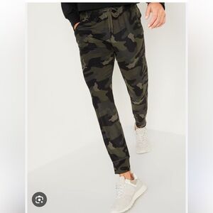 Old Navy breathe camo jogger pants midrise size medium petite